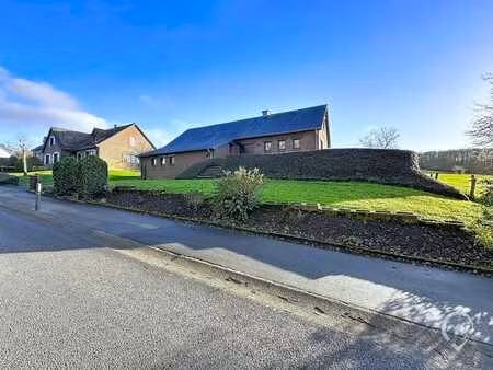 superbe villa de plain-pied avec superbe jardin