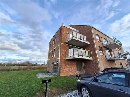 appartement 2 chambres avec cave et parking - 900€ + 80€ cha