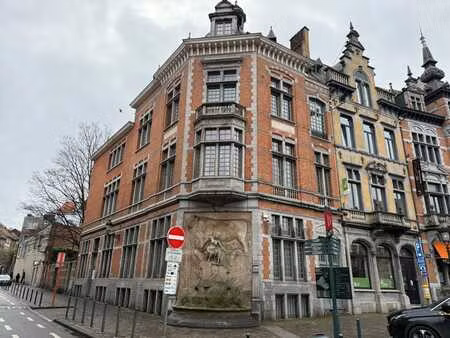 superbe bureaux place colignon; avec garage et stockage