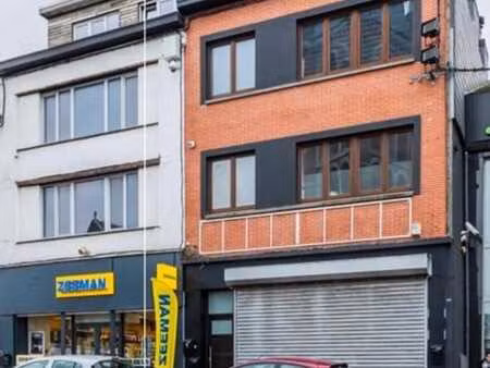 rez commercial / dépôt casco ±250 m² - accès sur 2 rues