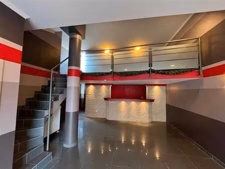 un espace lumineux et polyvalent  prêt à accueillir votre pr