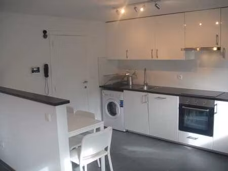 appart. 1 ch  entièrement meublé et équipé  tres bon etat