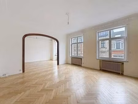 pl. brugmann / châtelain : bel appartement de caractère