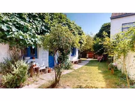 charmante petite maison 1 chambre avec jardin commun!