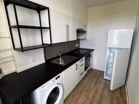 très bel appartement lumineux fraichement remis à neuf