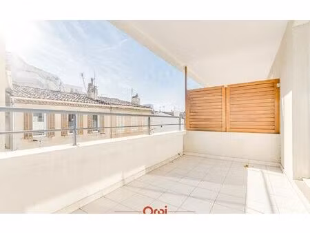 location appartement  m² t-2 à marseille 8  777 €