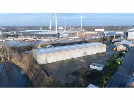 magazijn (2250m²) met buitenopslag (7800m²) te huur in w...