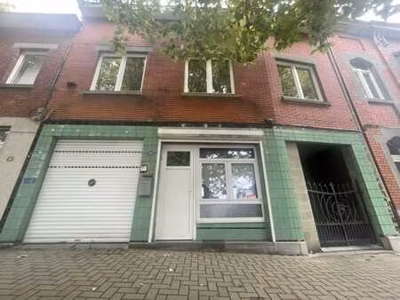 maison 3 chambres  avec cour et garage !