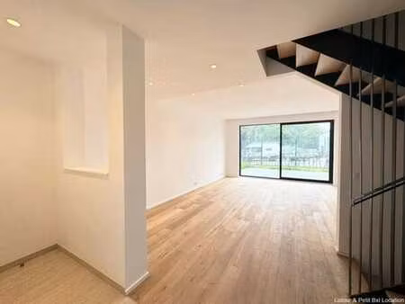 à proximité immédiate de stockel