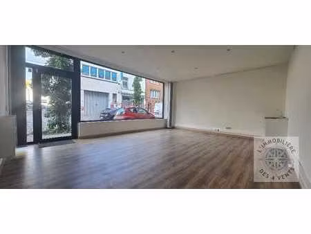 rez de chaussee commercial situe sur un axe de passage