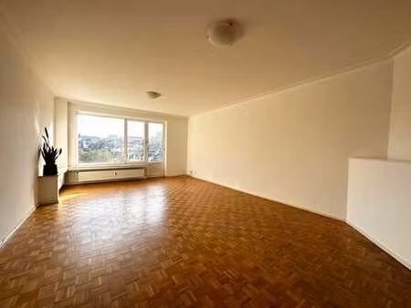 bruxelles  à proximité des institutions européennes (métro s