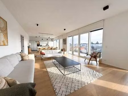 uccle - penthouse (3ch/3sdb) avec terrasse et parking