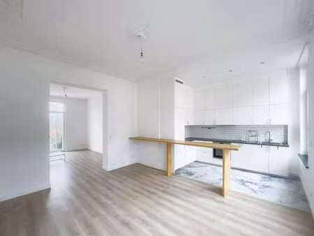 triplex rénové avec terrasse – schaerbeek  josaphat