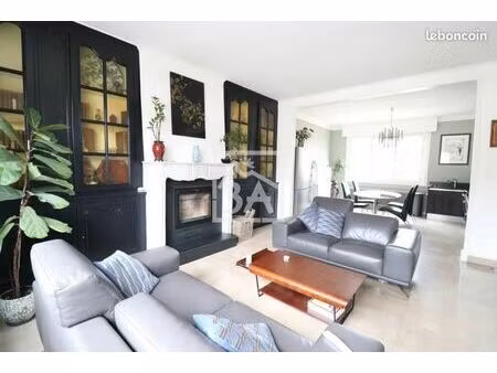 immeuble 14 pièces 241 m²