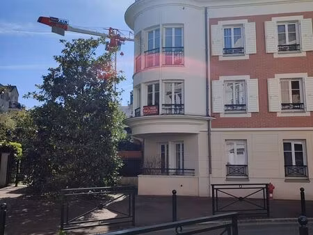 ? appartement 4 pièces avec grande terrasse et jardin – le plessis-robinson ?