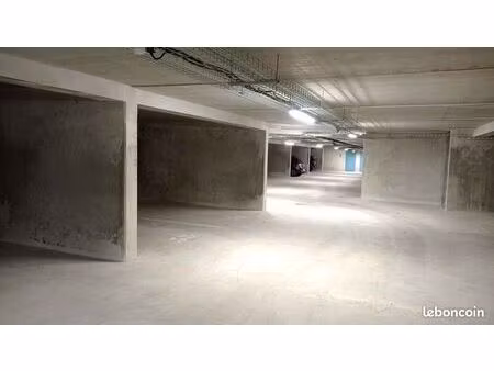 place de parking dans résidence récente et sécurisée quartier clémenceau - lepic  à montpe