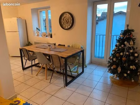 t4 - 700 euros -94 m²