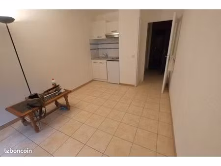a louer dans résidence sécurisée  studio très lumineux  20m²