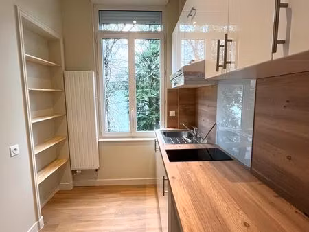 f2 50m2 + parking (toutes charges comprises)