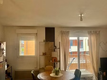 a louer à lisieux agréable t2 meublé tout équipé- balcon - parking sécurisé idéalement sit