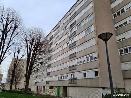 location t3 secteur croix rouge . 15 cour du général eisenhower
