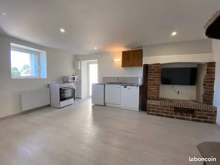 studio meublé avec cour dans petite maisonnette à vendôme proche tgv