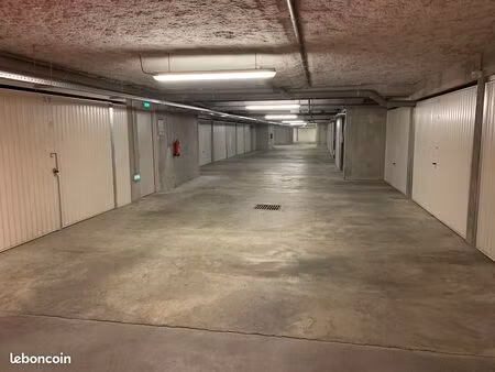 box individuel fermé et sécurisé