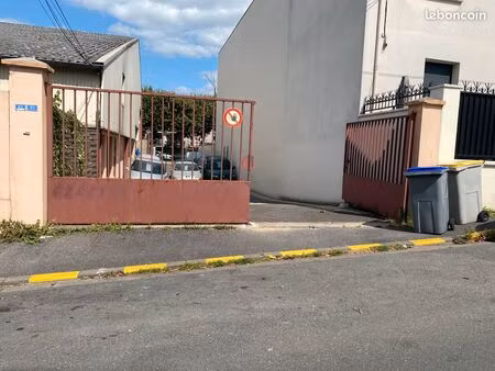 terrain stockage 130 m2 livry 12 voitures