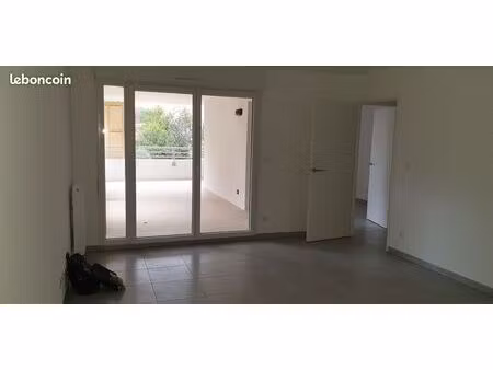 t2 neuf de 49 m² avec grande terrasse + 1 place parking en sous-sol