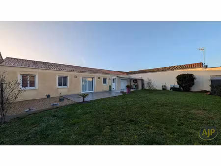 vente maison à saint-michel-en-l'herm (85580) : à vendre / 107m² saint-michel-en-l'herm