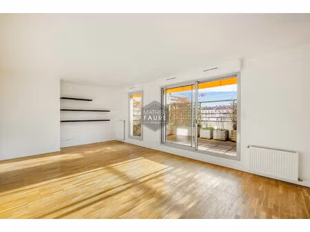 t4 - dernier étage - terrasse - stationnement - secteur métro garibaldi / blandan