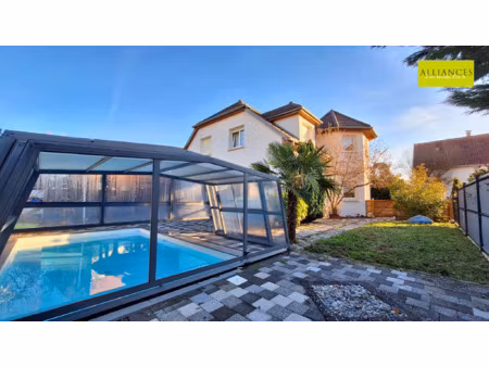 grande maison avec piscine