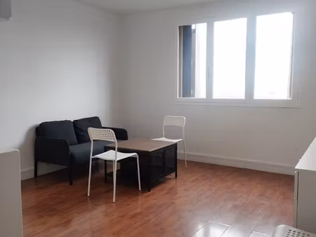 saint denis  deux pièces meublé