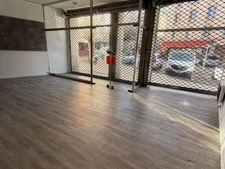 4 place du théron - local au rdc