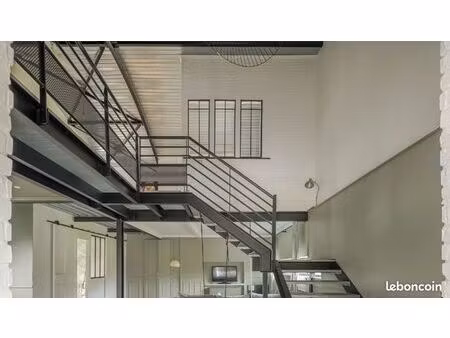 maison atypique 260 m² – loft – terrain arboré 1 200 m²