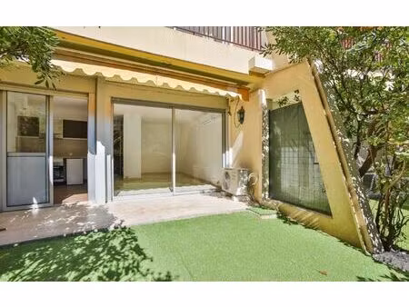 location appartement  28.75 m² t-0 à mandelieu-la-napoule  666 €