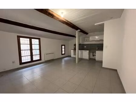 location appartement  m² t-4 à sommières  840 €