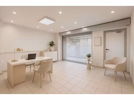 local commercial avec vitrine