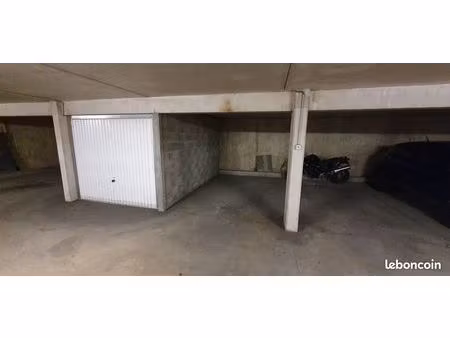 parking/box 1 pièce 15 m²
