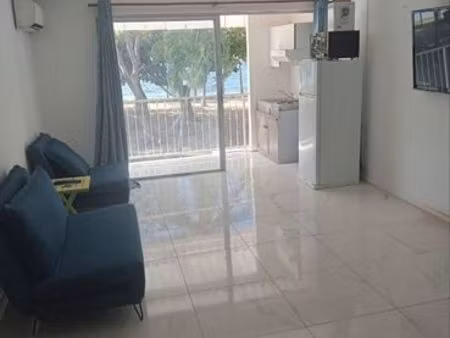 grand studio devant la mer  accès direct