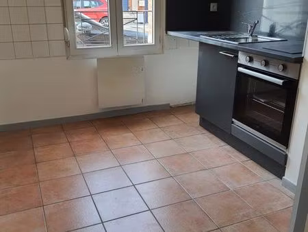 location t2 27m2 refait à neuf proche gare epernay