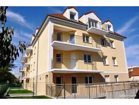 appartement f3 avec balcon et parking proche a13