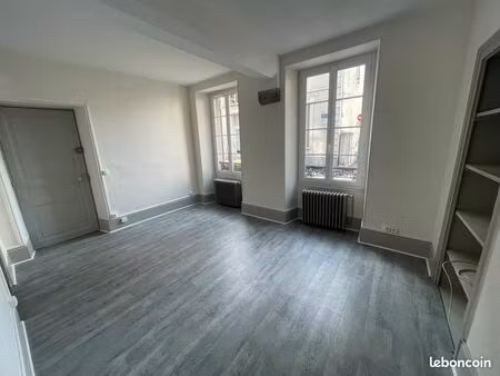 a saisir studio refait à neuf