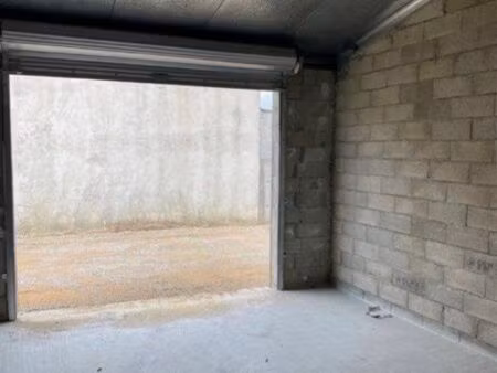 garage / box / hangar