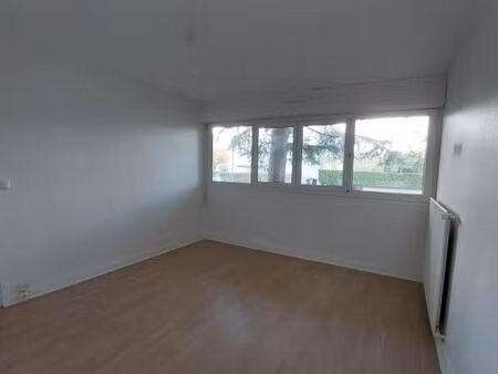 t2 de 44m² avec cave et parking