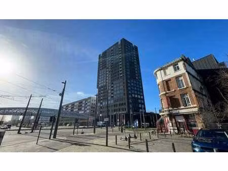 bureau durable à louer près du mas d'anvers