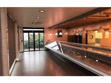 surface commerciale clé en main de 138 m² dans un complexe à