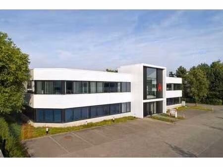 bureaux et entrepôts bénéficiant d’une visibilité depuis ...