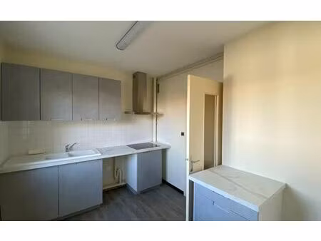 location appartement  m² t-2 à aytré  867 €