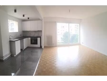 location appartement 2 pièces 51 m² à courbevoie (92400)